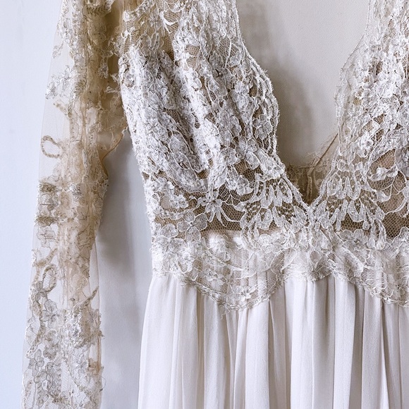 Anne Barge Leyland Wedding Gown - Picture 13 of 16